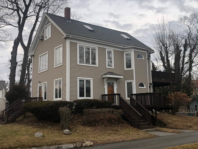 Building Photo - 200 Park Ave Unit Apartment 2