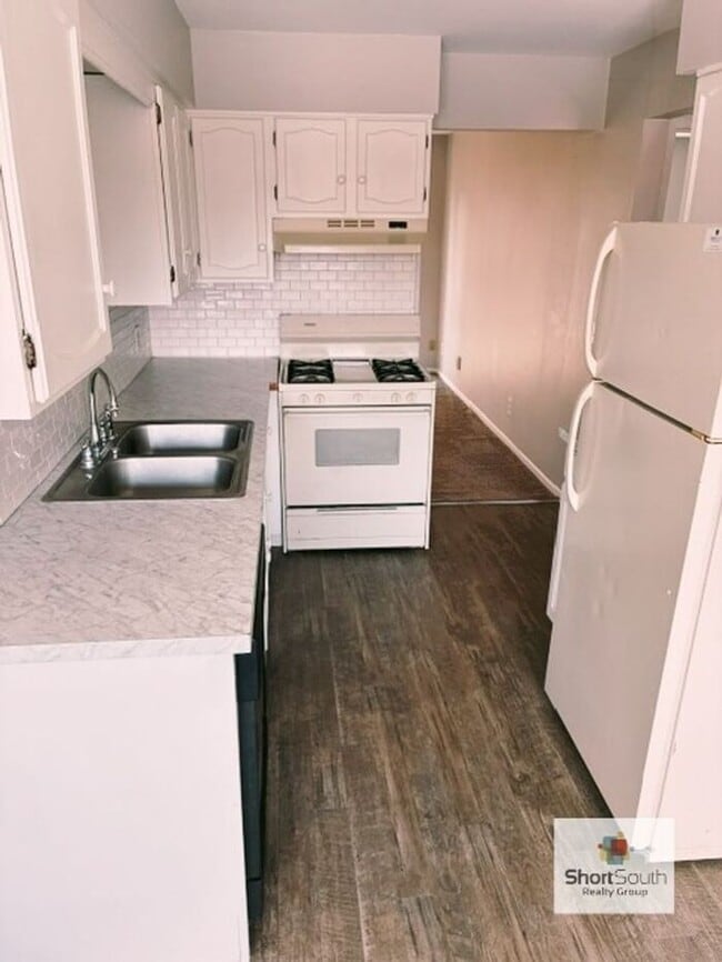 Photo - Updated 2 bed 1 bath apartment with covered detached garage