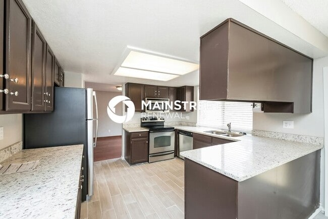 Photo - 4 Bedroom Pet-Friendly Home in Aurora, CO with Main Street Renewal