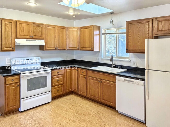 Photo - 1405 Village Ln