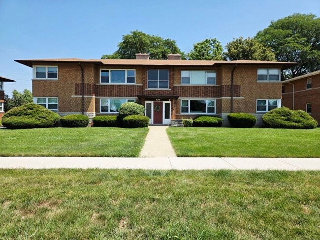 Building Photo - 1431 Balmoral Ave Unit 2S