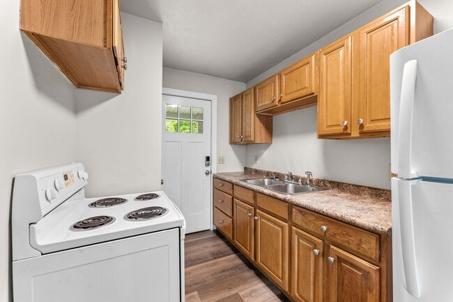 Photo - 613 W Madison St Unit B
