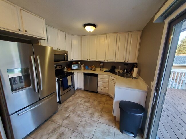 Photo - 2201 Tracy Ln