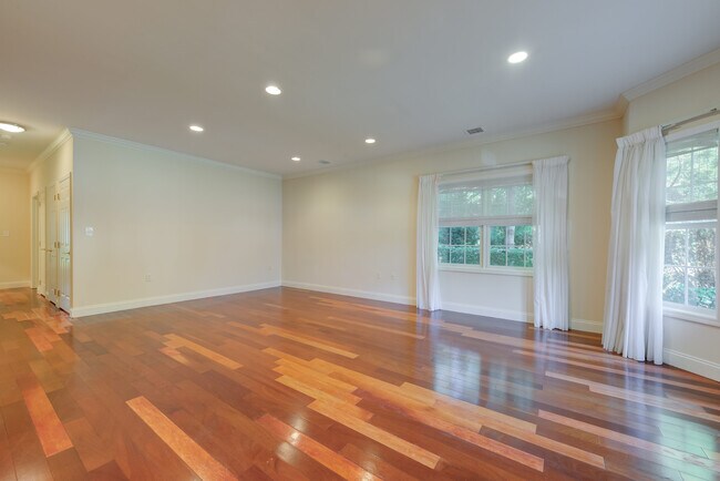 Photo - 115 Pond View Dr