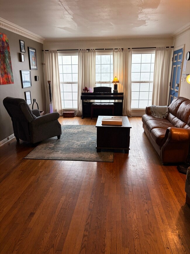 Building Photo - 1706 S Beverly Glen Blvd Unit NA