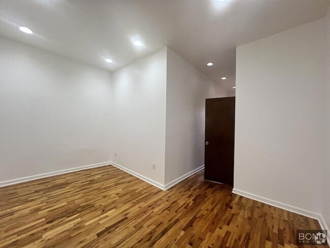 Building Photo - 69 Scholes St Unit 1 L Rental