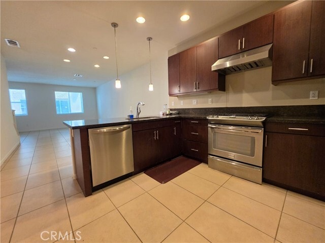 1568 W Artesia Square