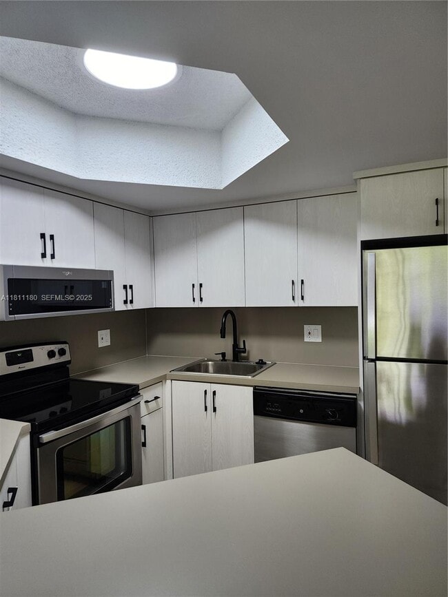 Building Photo - 8343 Lake Dr Unit 403