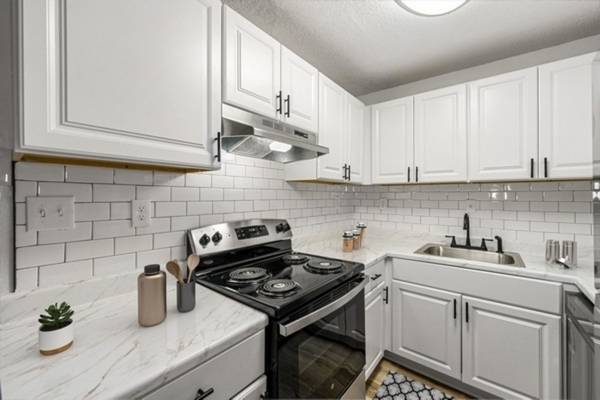 Kitchen-Reno - Sterling Glen Apartments