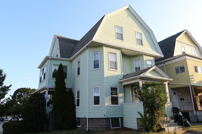 Building Photo - 27 Princeton St Unit 1
