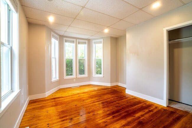 18 Drew Ave