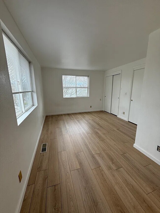 98 Emerick St Unidad 98 Emerick