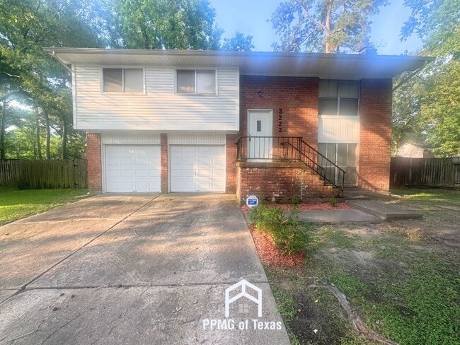 Building Photo - 2222 Riverford Dr