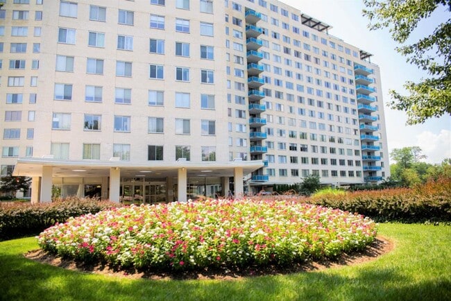 Building Photo - 10500 Rockville Pike Unit 1120