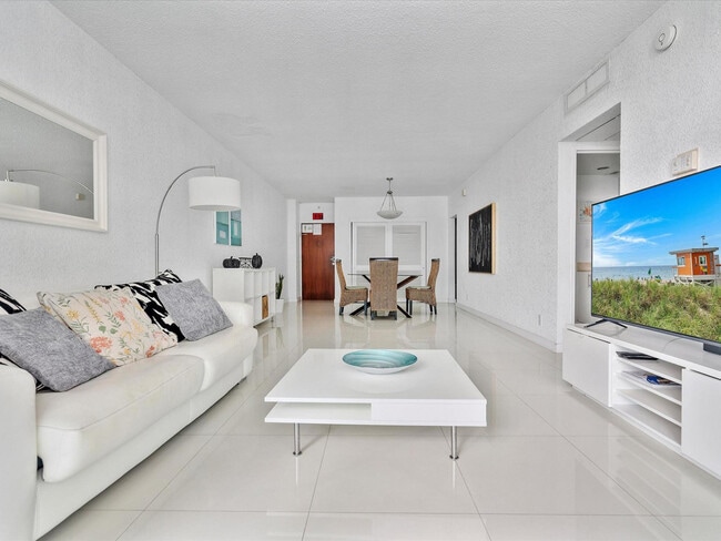 Building Photo - 4001 S Ocean Dr Rental