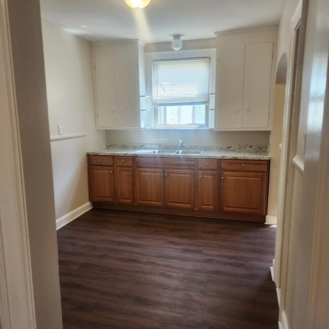 Photo - 3452 Devonshire Rd