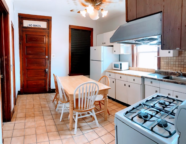 Photo - 3325 S Emerald Ave Unit 2