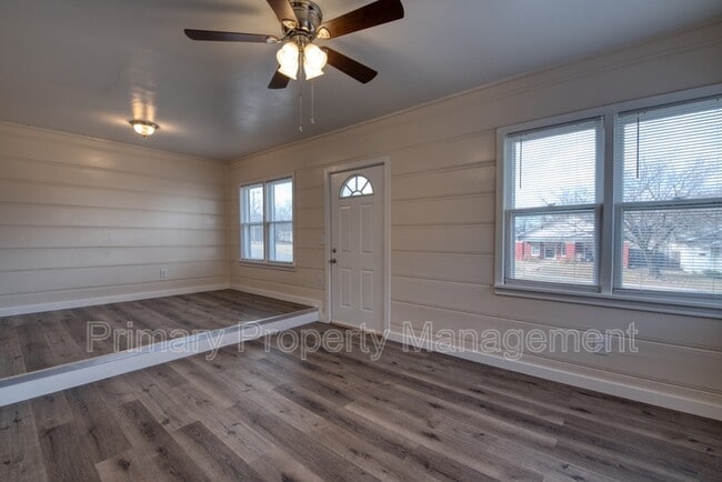 Photo - 620 NW 27th St