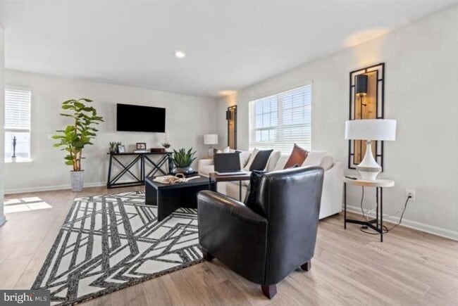 Building Photo - 3216 White Tail Dr