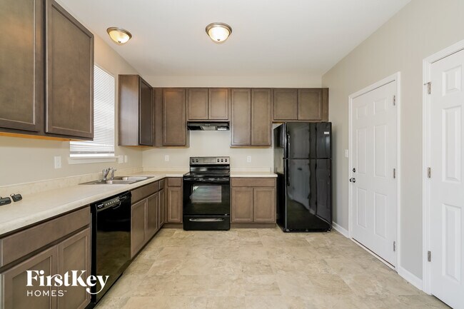 Photo - 7847 Danube St