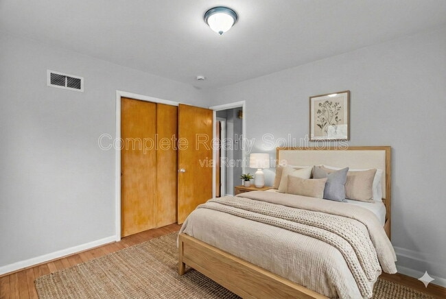 Photo - 9220 Leamont Dr