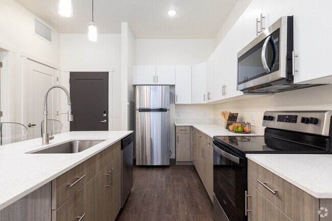 1BR, 1BA - 613SF