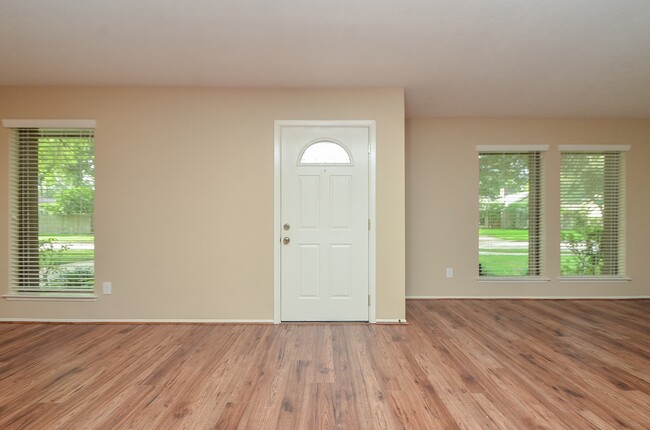 Photo - 3027 Colonial Dr