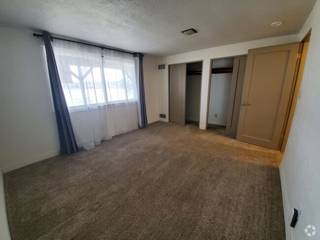 Building Photo - 2 Bedroom 1 Bath Lakefront w/all utilities... Rental