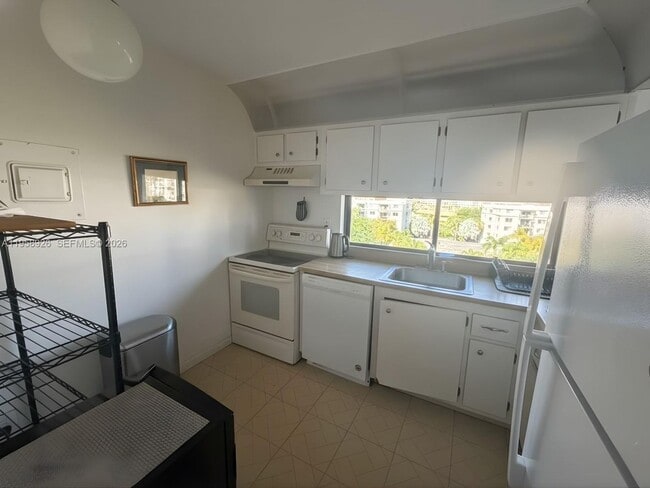 Photo - 17021 N Bay Rd