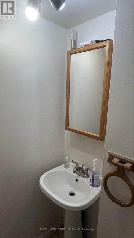 Photo - 50 Taunton Rd W