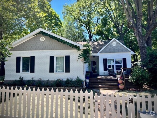 Building Photo - 202 N 6th St Rental
