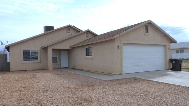 Building Photo - Beautiful Solar-Powered 3-Bedroom Home in the Heart of Kingman