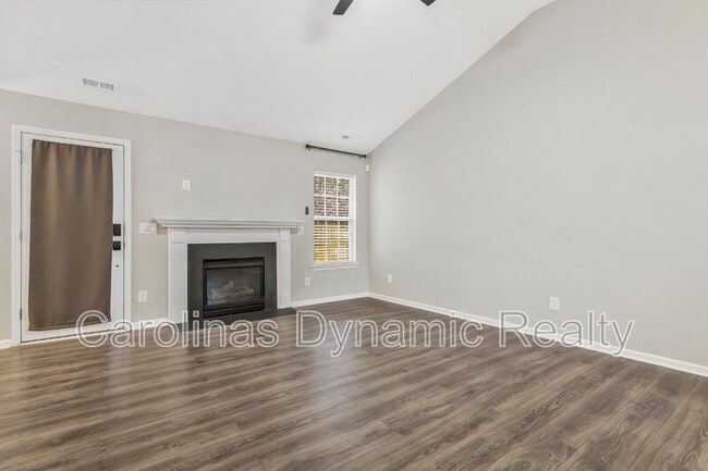 Photo - 530 Stonehenge Dr