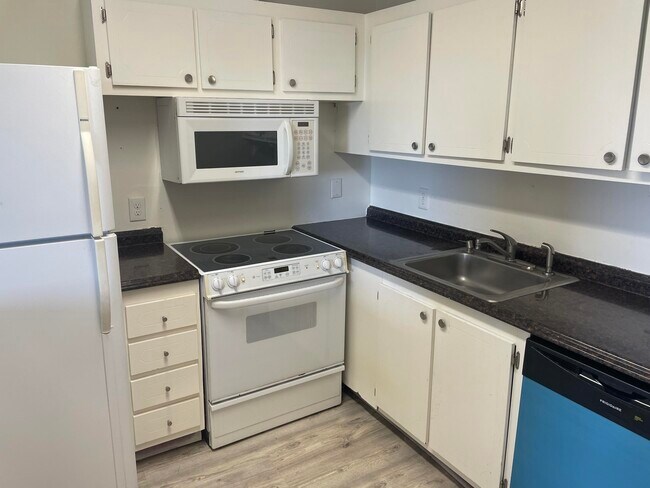 Photo - 400 Village Green Cir W Unit 304