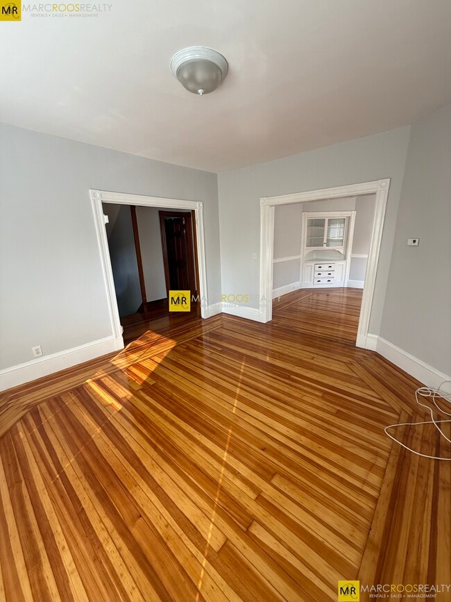 Building Photo - 64 Willow St Rental