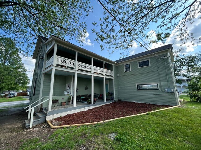 Photo - 700 N High St Apartment Unit 4
