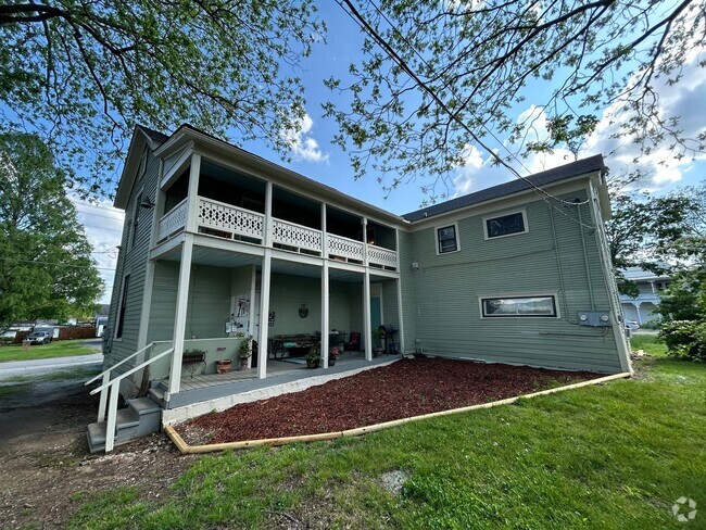 Building Photo - 700 N High St Unit 4 Rental