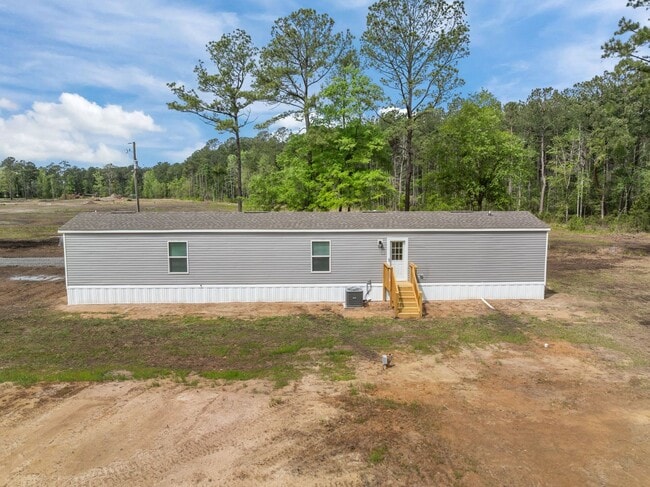 Photo - Peaceful 3 Bedroom Rental Home on 1 Acre – Lawn Care Included