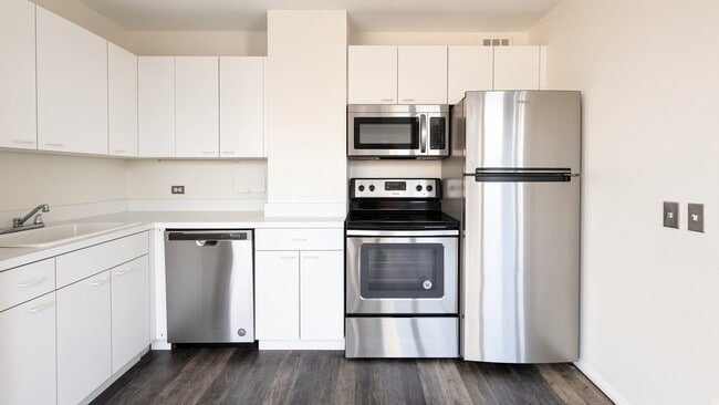 Photo - 2400 N Lakeview Ave Unit 614-15