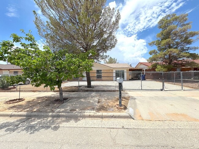 Northeast El Paso 4bed/3bath Refrig A/C w/... - Northeast El Paso 4bed/3bath Refrig A/C w/... House