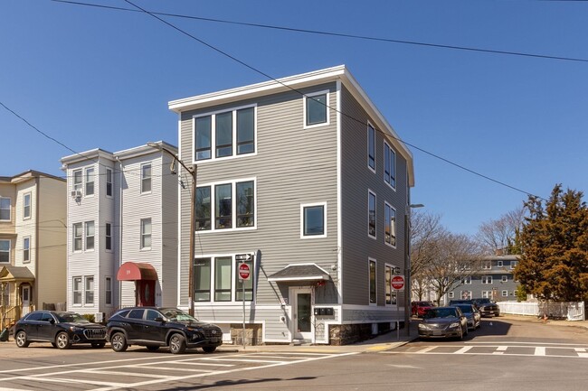 Photo - 17 Chestnut Ave Unit 3