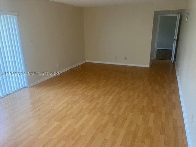 Photo - 335 W Laurel Dr Unit 1M
