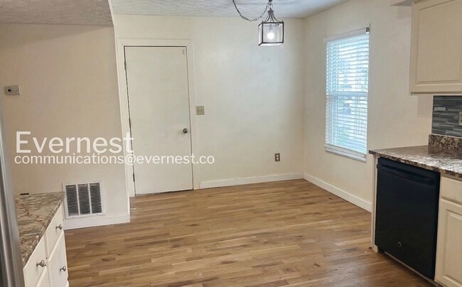 Photo - 4 Bed/2.5 Bath Home with Garage / Pet-Friendly / Vouchers Accepted / Available Now!