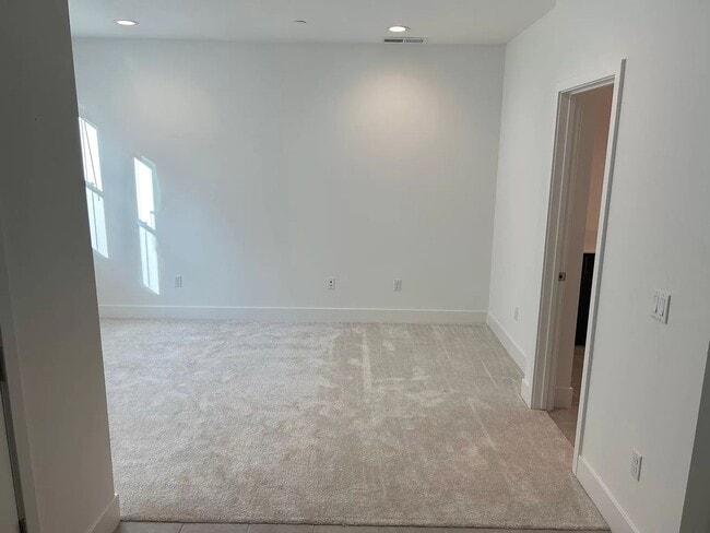 Photo - 423 Semillon Ln