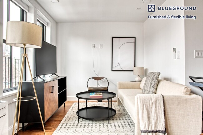 Building Photo - 211 W Springfield St Rental