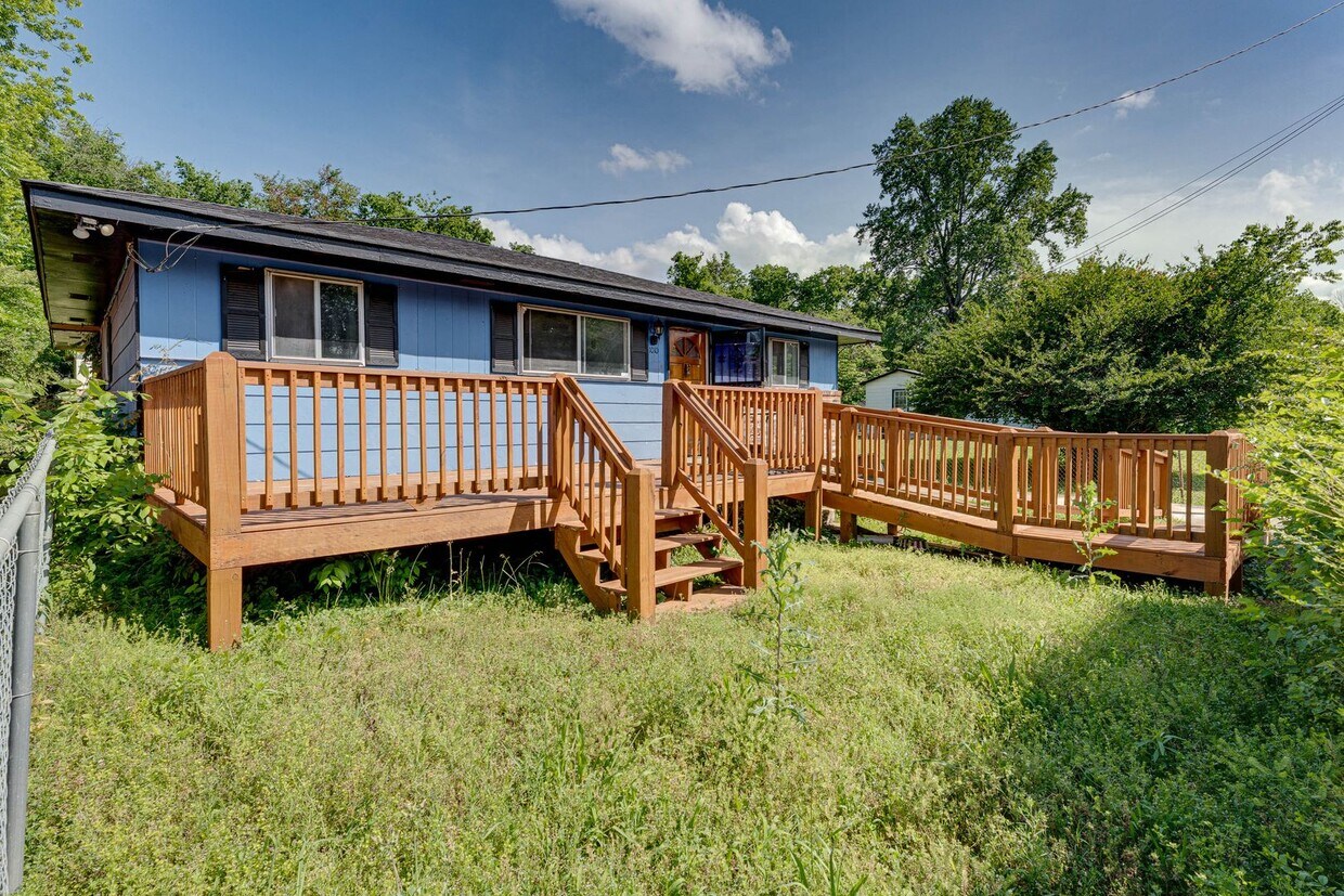 Photo - Spacious 4-Bedroom Home Near Downtown Chattanooga – 1010 N Hickory St