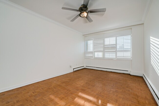 Photo - SUPER-SIZED superior suites in Forest Hill... Unit 1 Bedroom