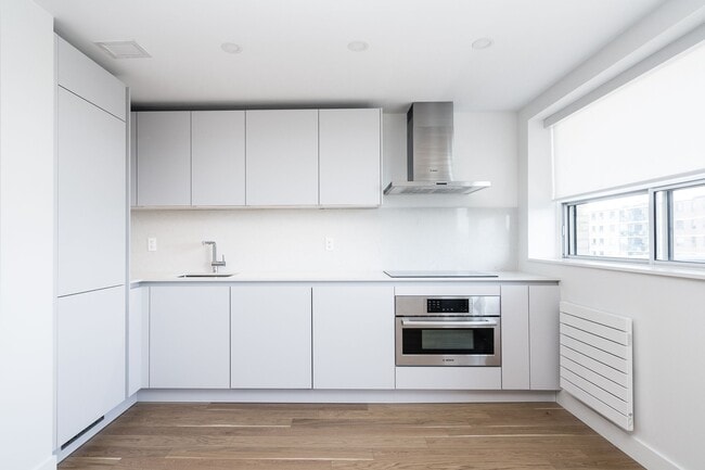 Photo - 365 Eglinton Ave E Unit 701