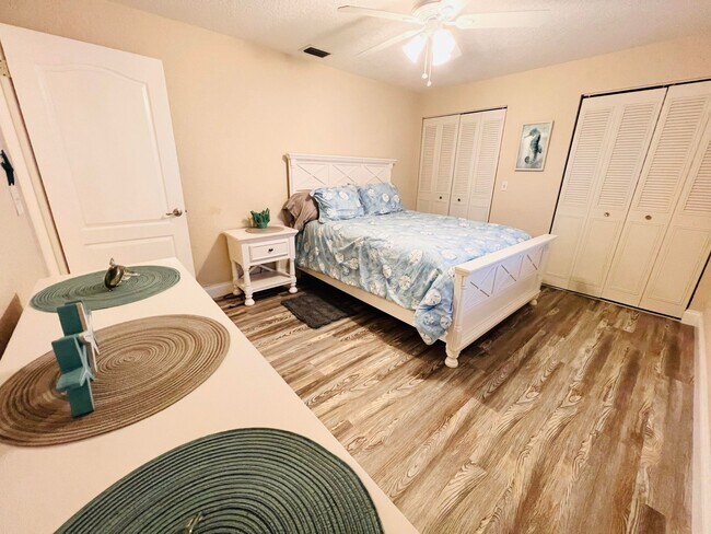 Photo - 19 Clarendon Ct S