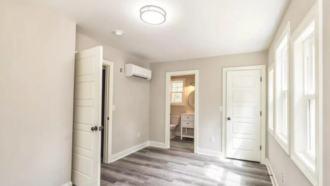 Photo - CASTLEY HAYNE - Charming Craftsman style bungalow!